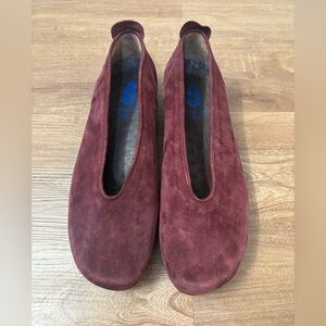 Wolky Suede Red Ballet Flats Size 40 | Comfort Slip On Shoes (US Size 9)